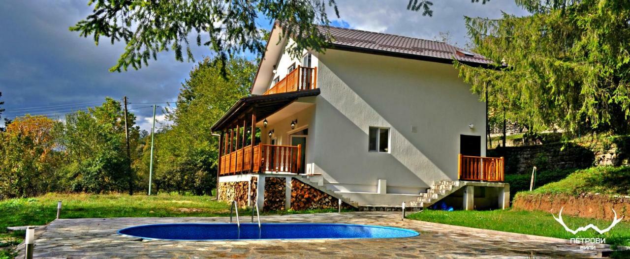 Пе́трови Вили Рибарица Экстерьер фото